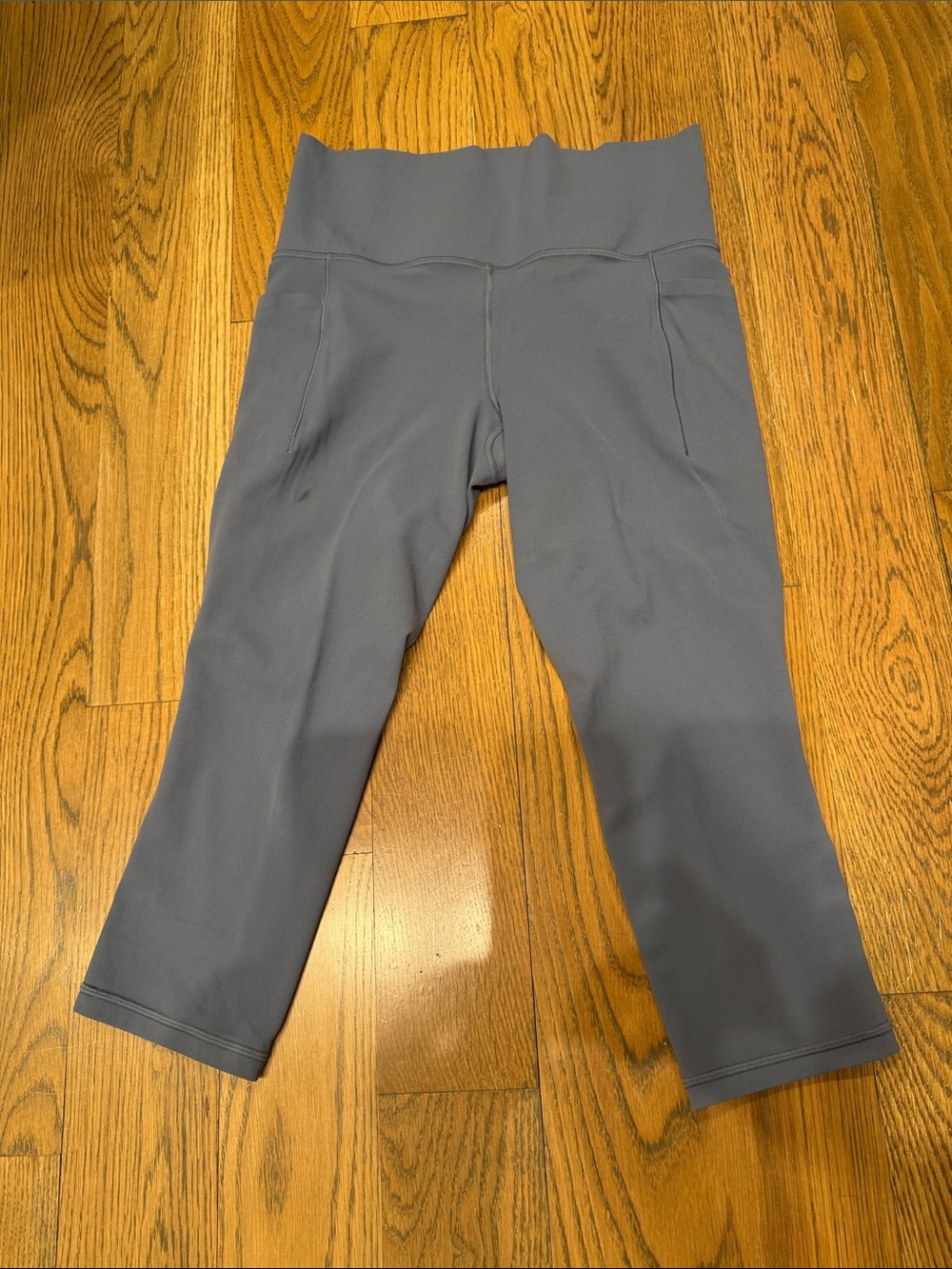 Athleta Salutation Stash Capri Leggings